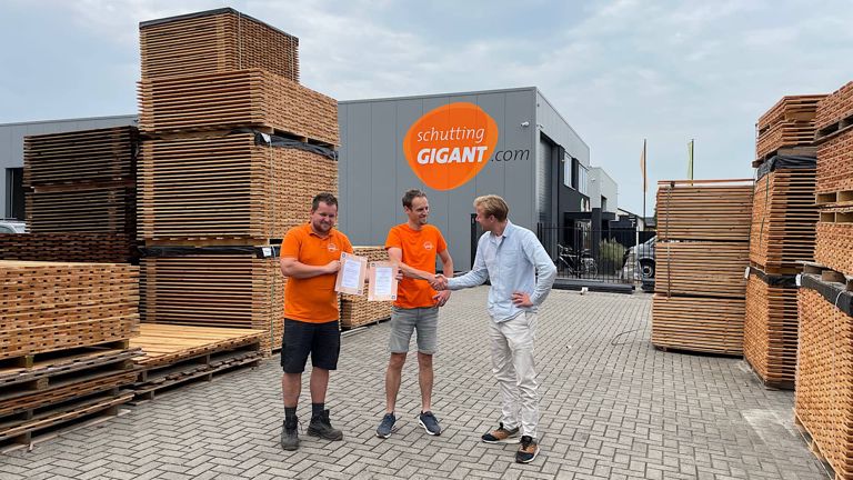 Schuttinggigant in Vriezenveen FSC- en PEFC-gecertificeerd: Grote stap naar duurzaamheid Schuttinggigant in Vriezenveen FSC- en PEFC-gecertificeerd: Grote stap naar duurzaamheid